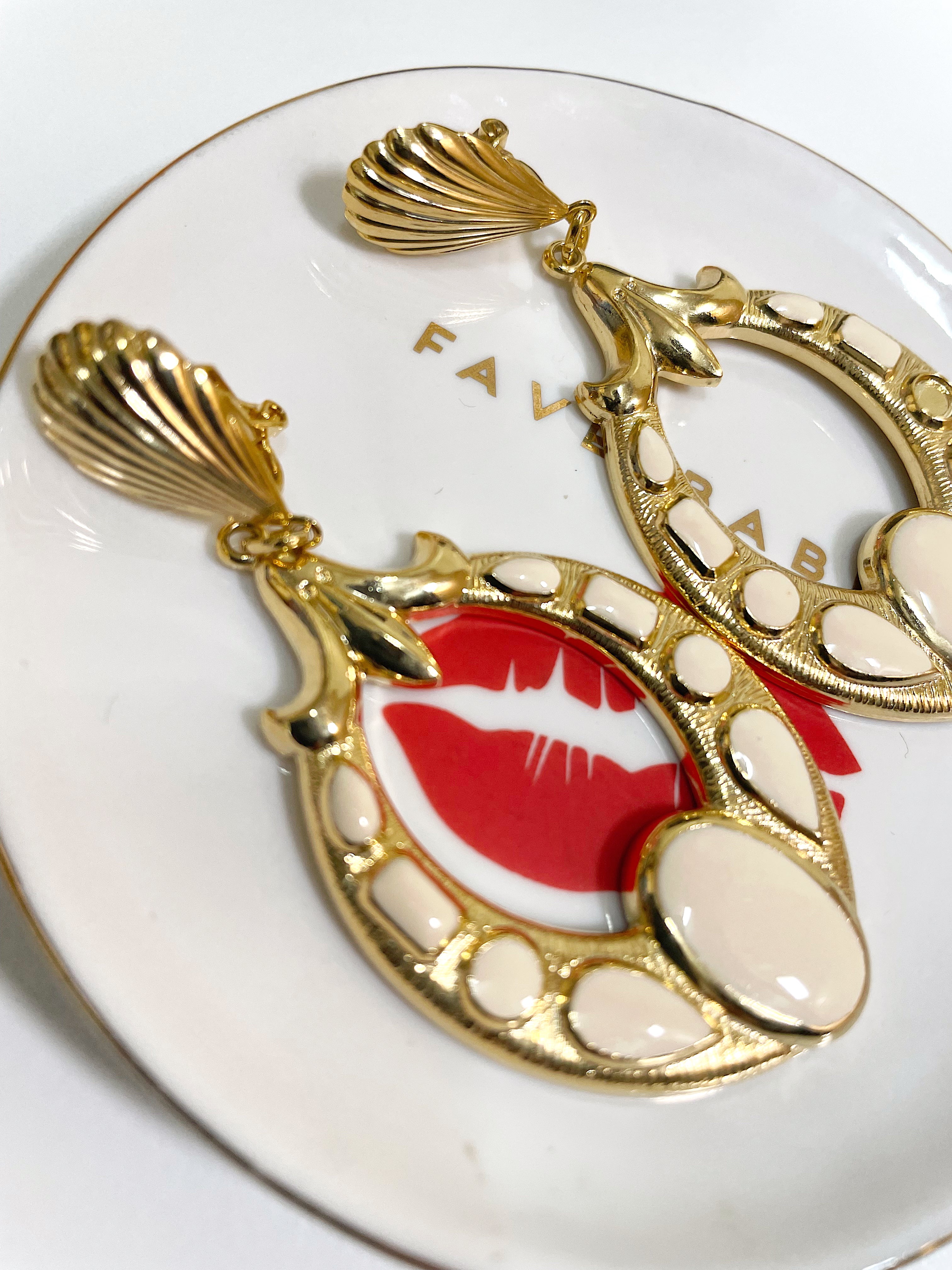 White  Enamel Texture Flower Dangly Gold Tone Clip on Earrings