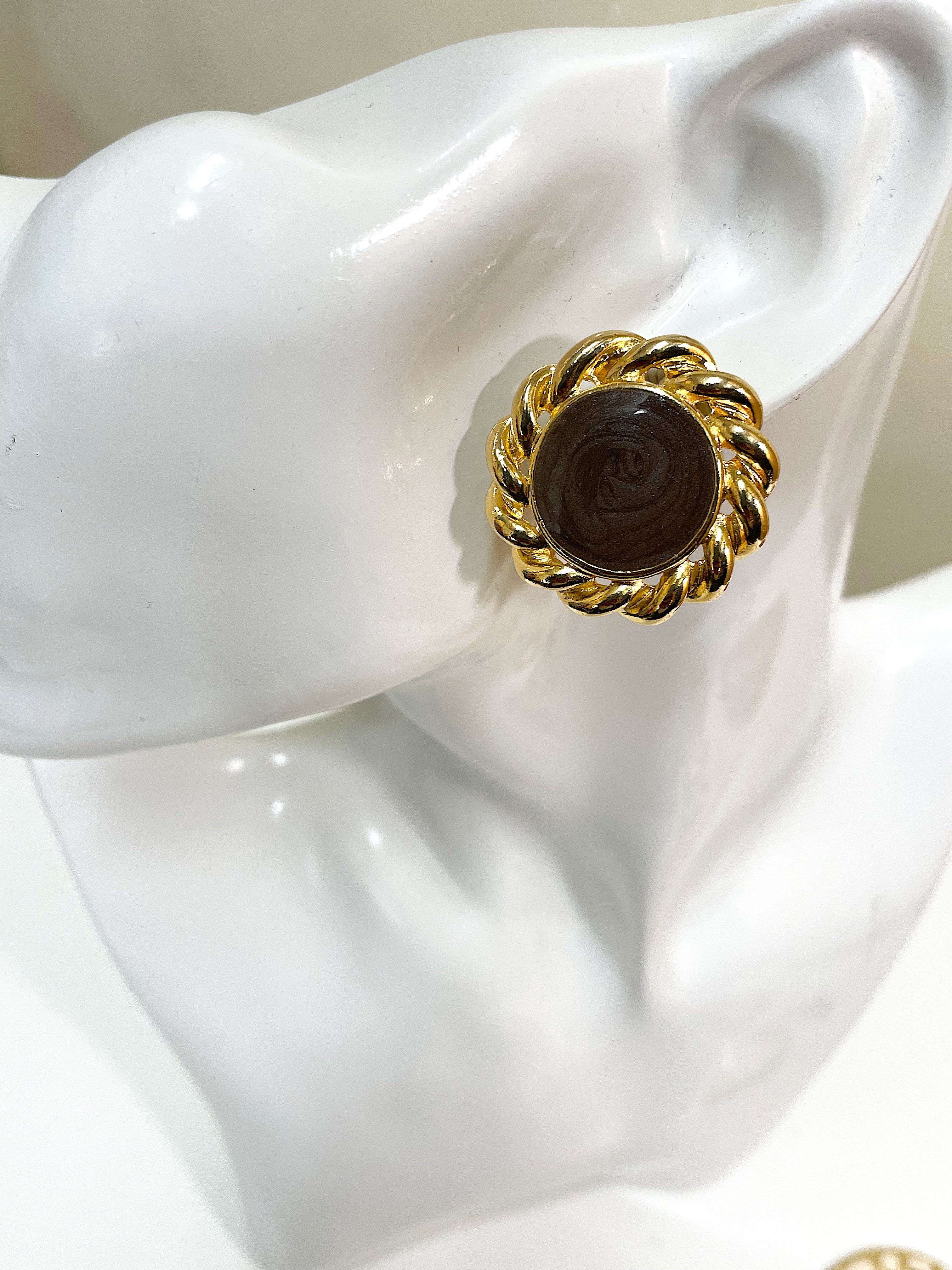 Brown Enamel Cabochon Gold nautical Rope Twist Round Stud Earrings.