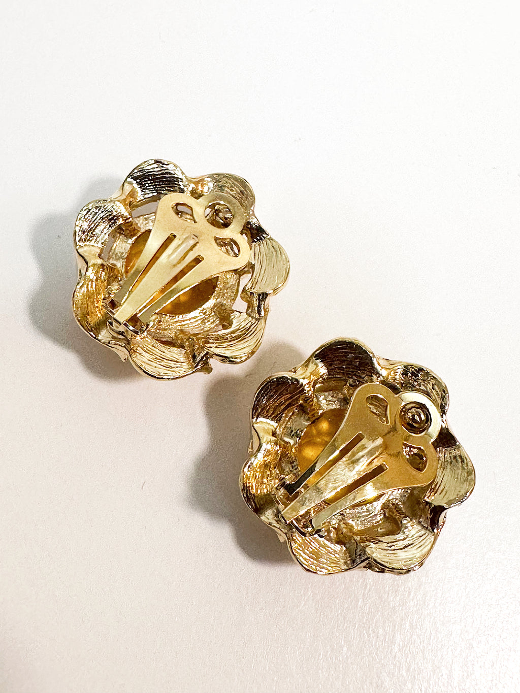 Gold tone topaz glass crystal round stud clip on earrings