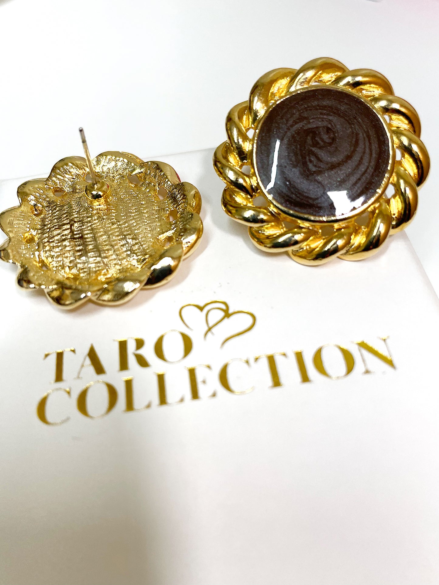 Brown Enamel Cabochon Gold nautical Rope Twist Round Stud Earrings.