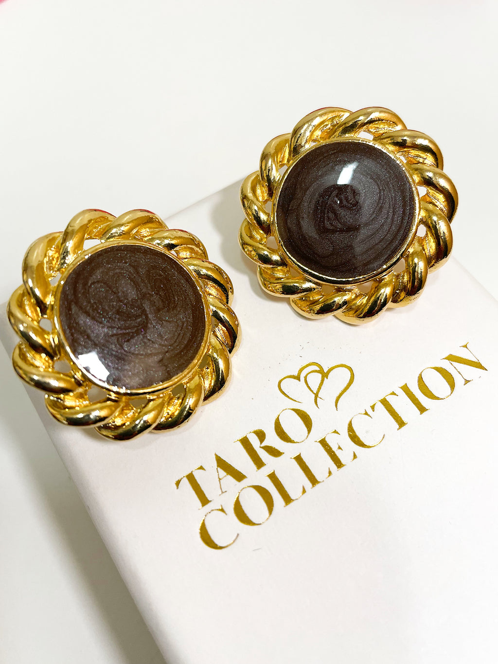 Brown Enamel Cabochon Gold nautical Rope Twist Round Stud Earrings.