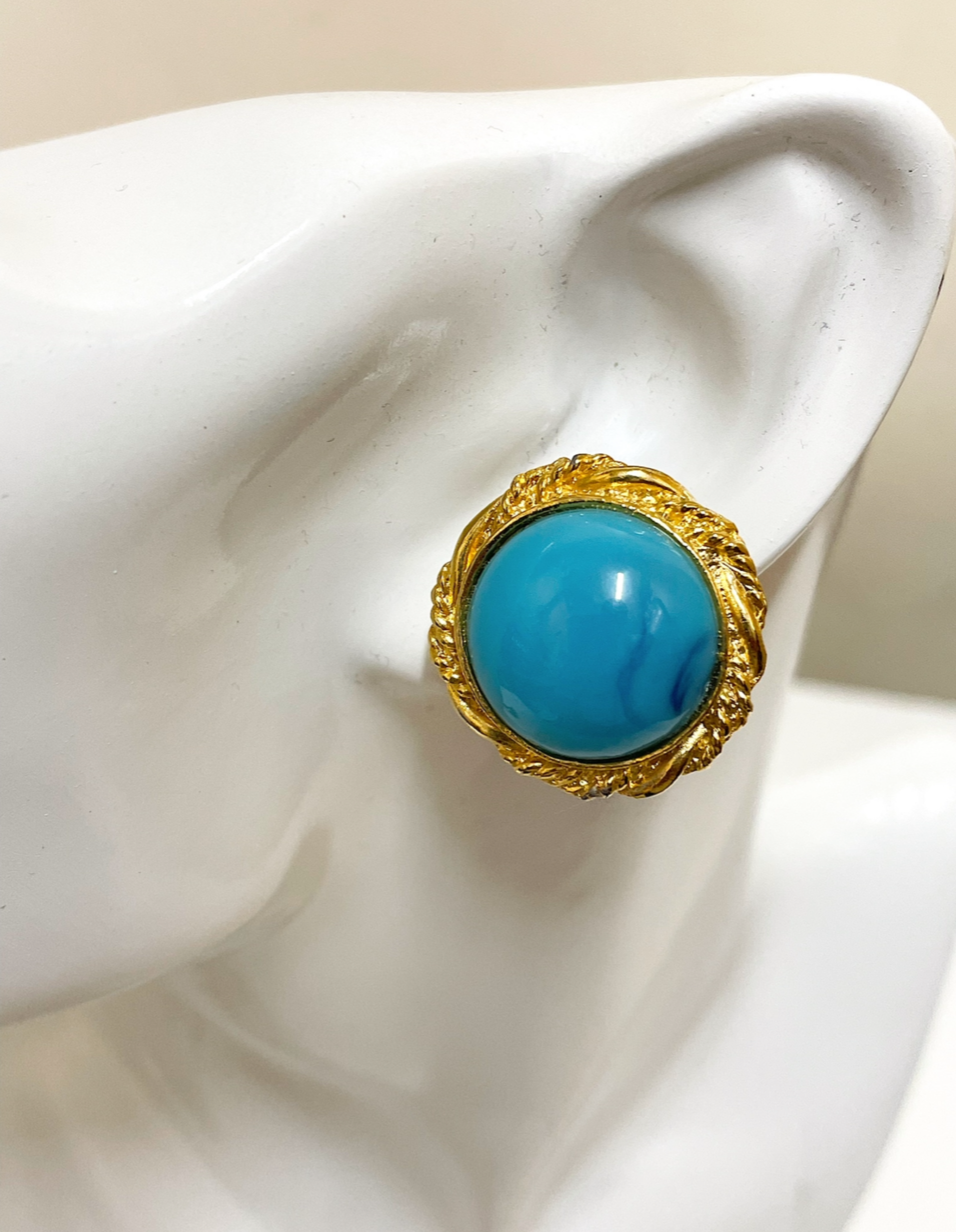 Turquoise blue cabochon round clip on earrings